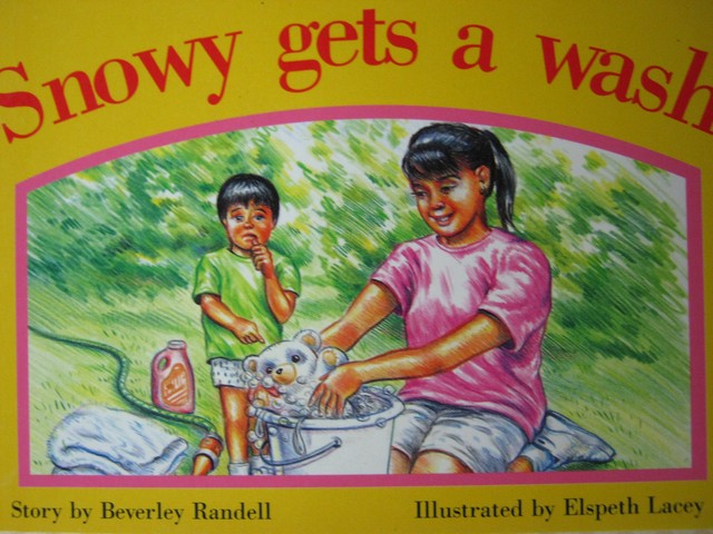 (image for) New PM Story Books Snowy Gets a Wash (P) by Beverley Randell